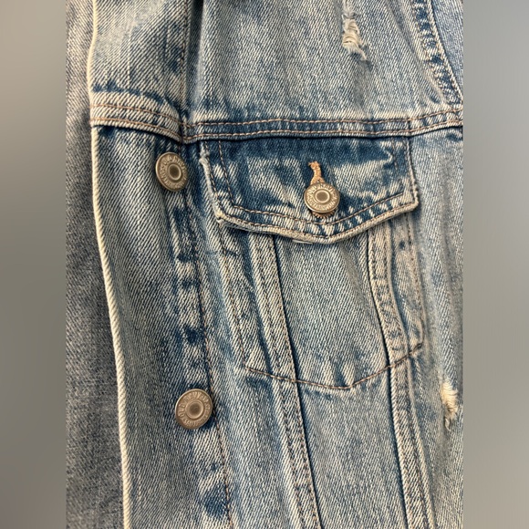 Women’s denim jacket 💙 - Picture 6 of 6